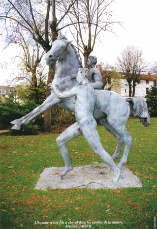 L'homme et son fils  cheval, sculpture monumentale - Melun